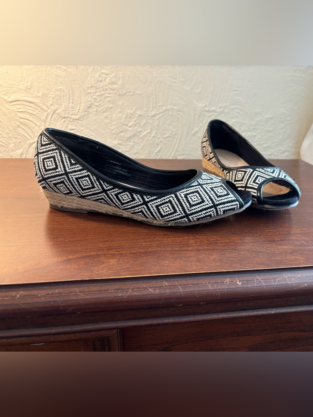 Euc Bass geometric open-toe wedges, size 7